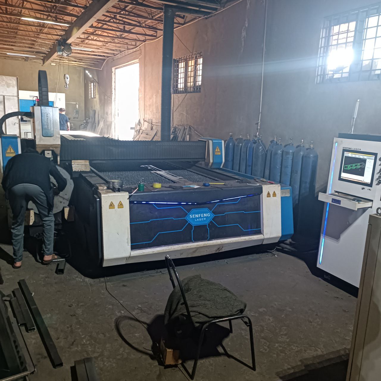 SENFENG laser cutting machine in the company's workshop