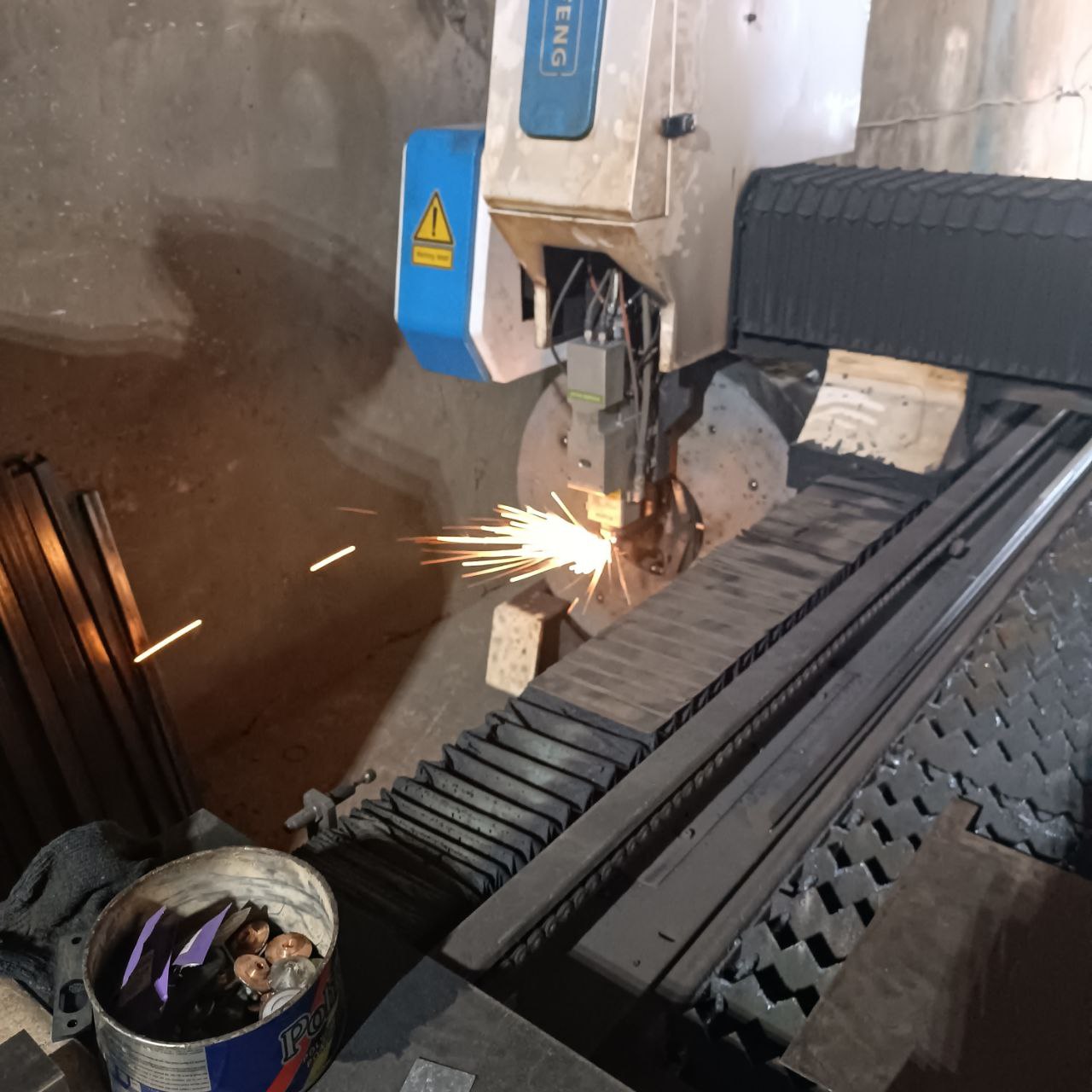 Laser cutting of a profile