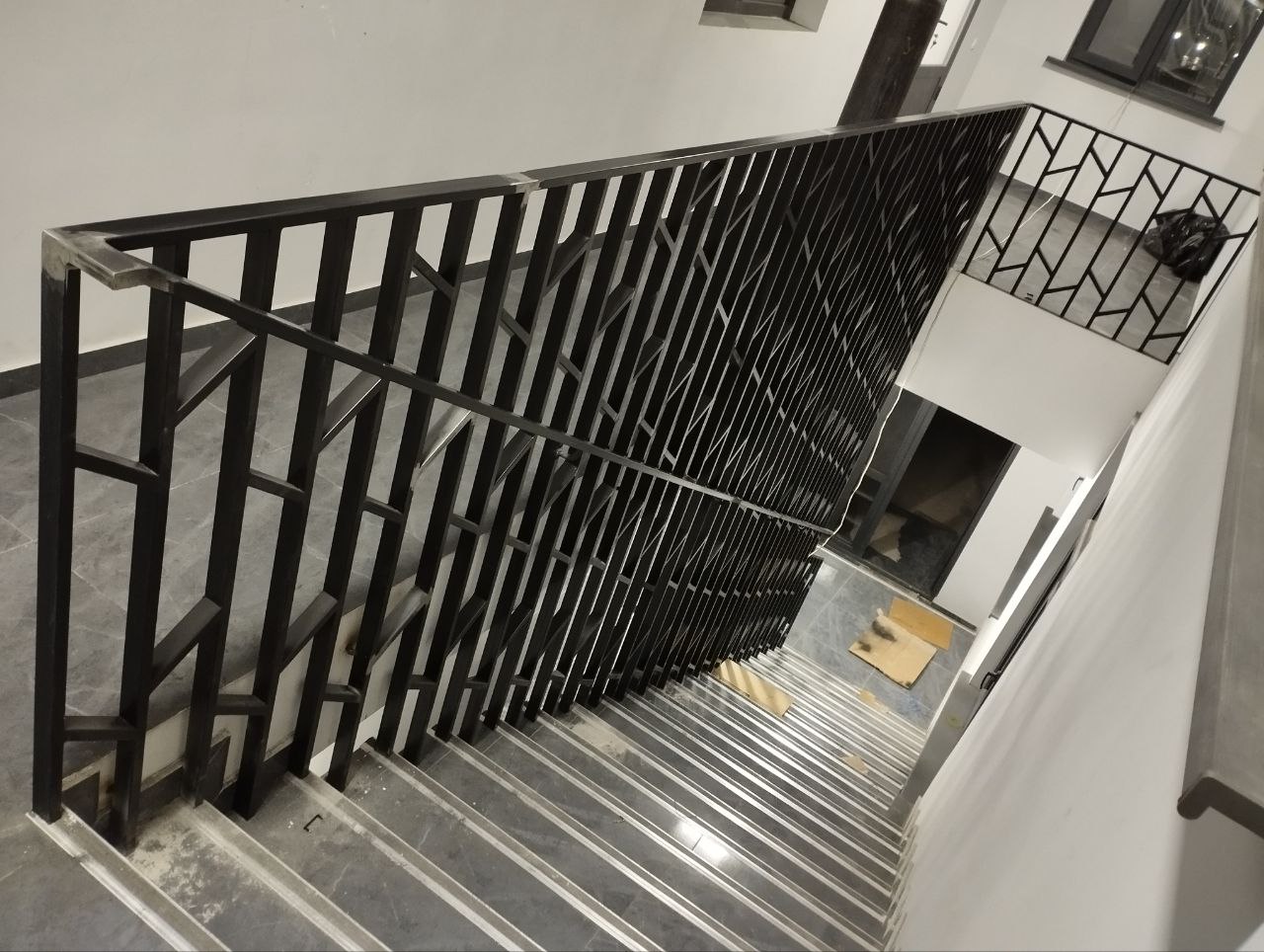 Stair railing with a geometric pattern